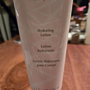 Mary Kay Hydrating Lotion in White Tube